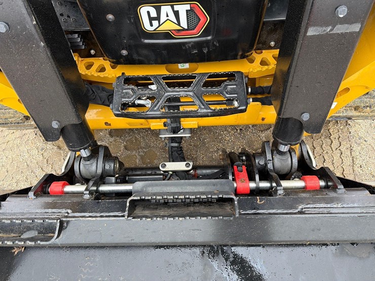 2025-caterpillar-255-image-12