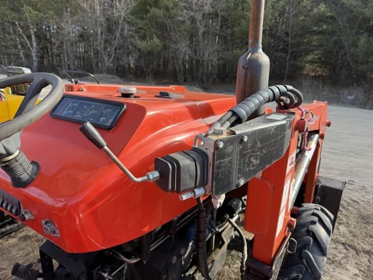 jm-354le-tractor-with-koyker-loader-image-11