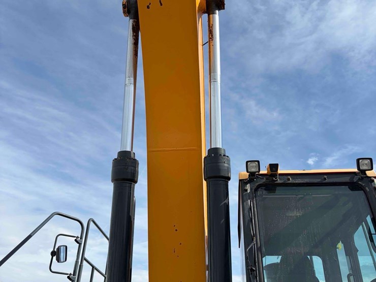 2017-hyundai-hx300-lr-image-9