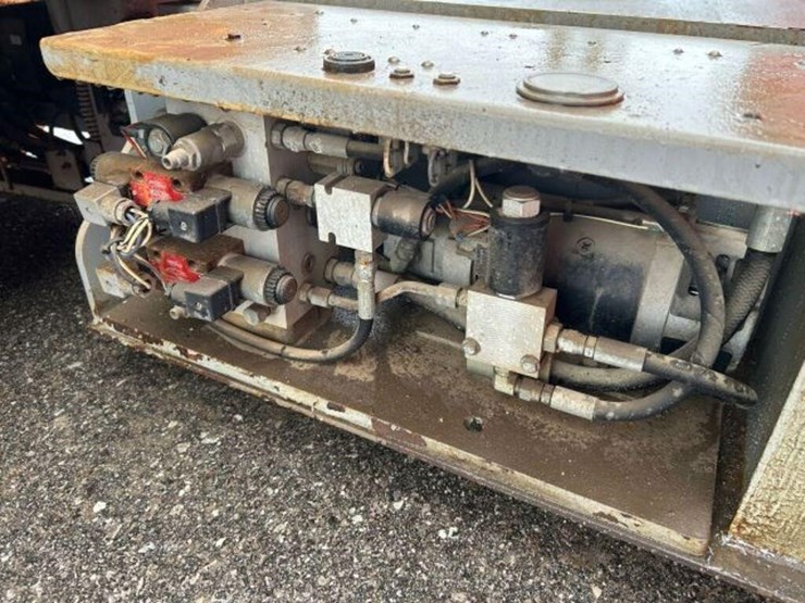 2009-skyjack-sjiii3219-image-21