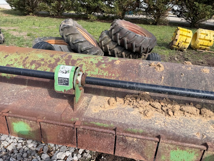 john-deere-220-image-30