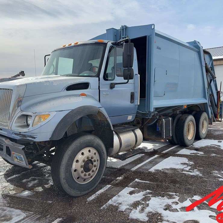2004 INTERNATIONAL 7600