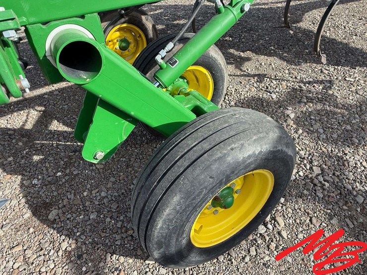 john-deere-2310-image-13