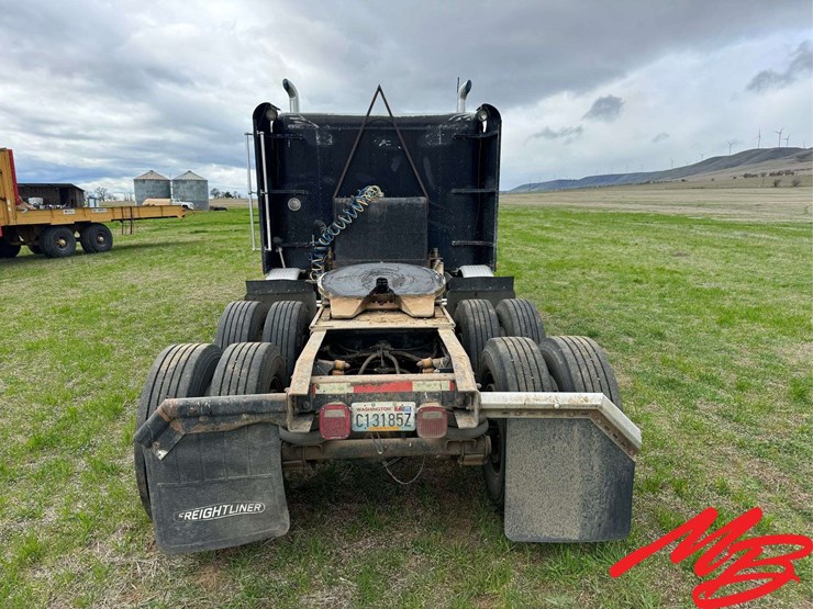 1990-freightliner-fld120-image-10