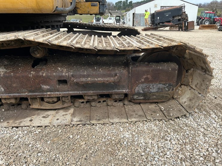 caterpillar-320e-image-12