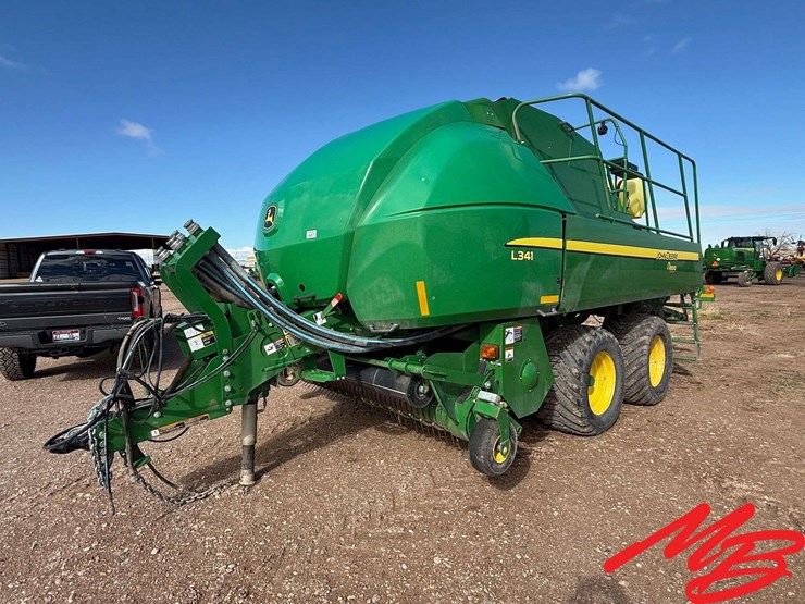 2022-john-deere-l341-image-2