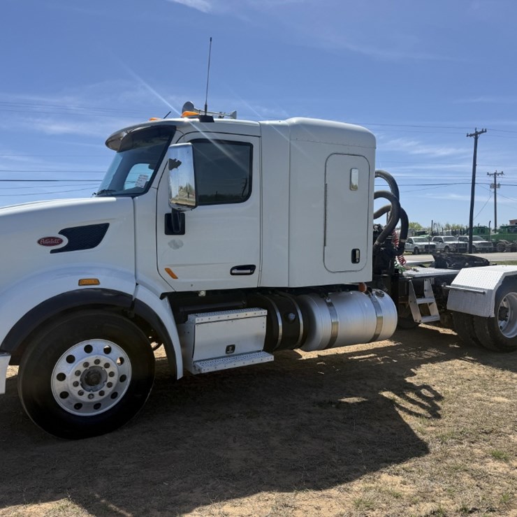2018 PETERBILT 567