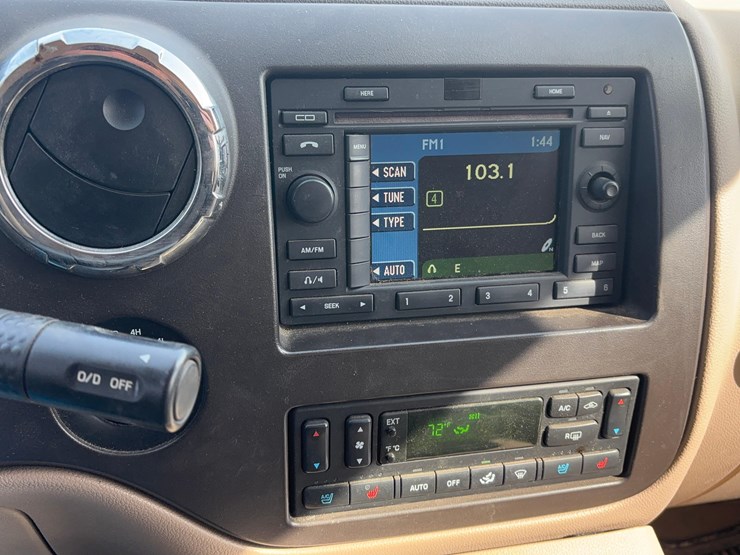 2006-ford-expedition-image-13