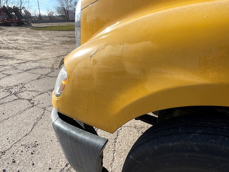 #6036-•-2009-freightliner-semi-(wi-title-in-delay)-image-9