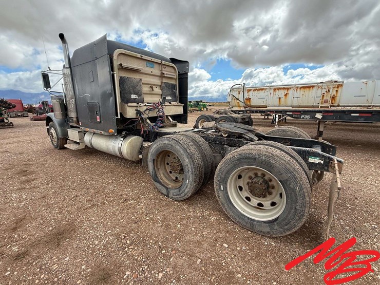 1999-freightliner-fld120-image-5