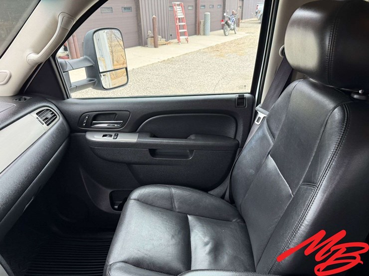 2014-chevrolet-silverado-2500-image-46