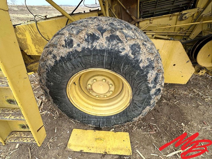 new-holland-70-image-30