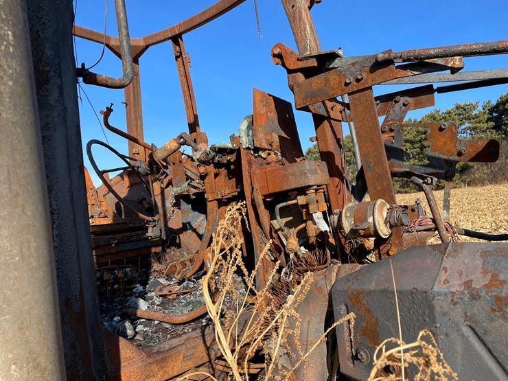 new-holland-t8030-image-31