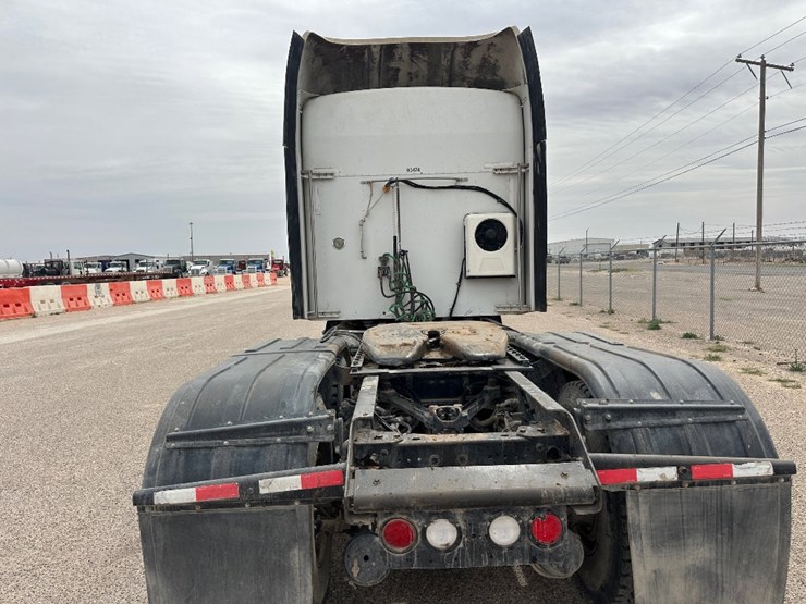 2013-kenworth-t660-image-6