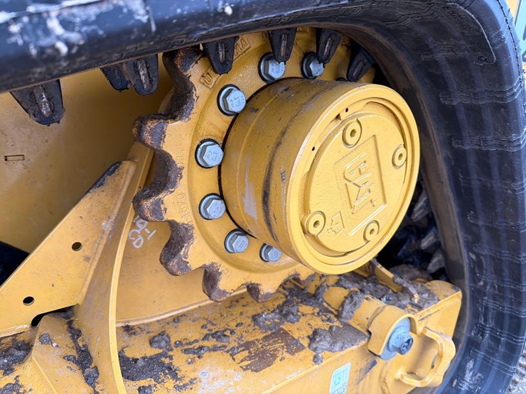 2025-caterpillar-255-image-9