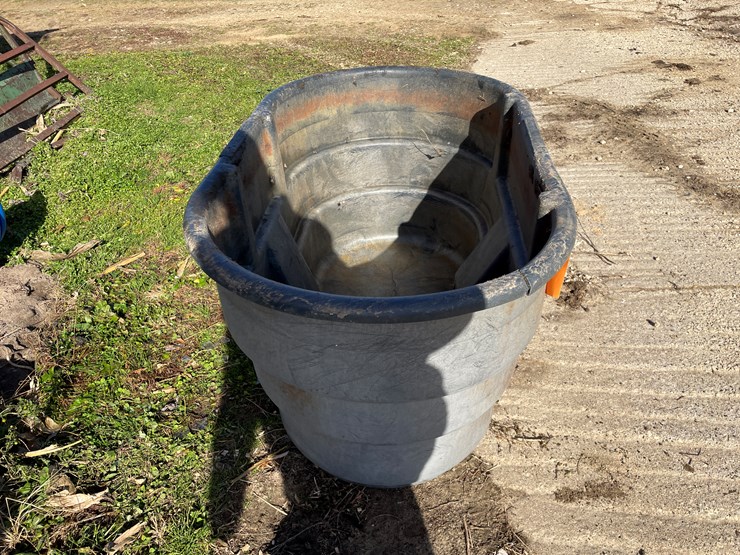 #6074-•-rubbermaid-poly-tank-image-4