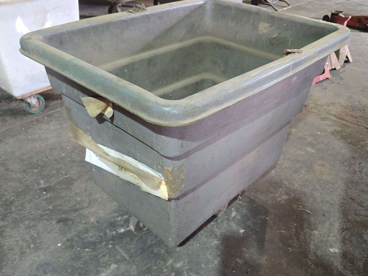 poly-bin-on-casters-image-3