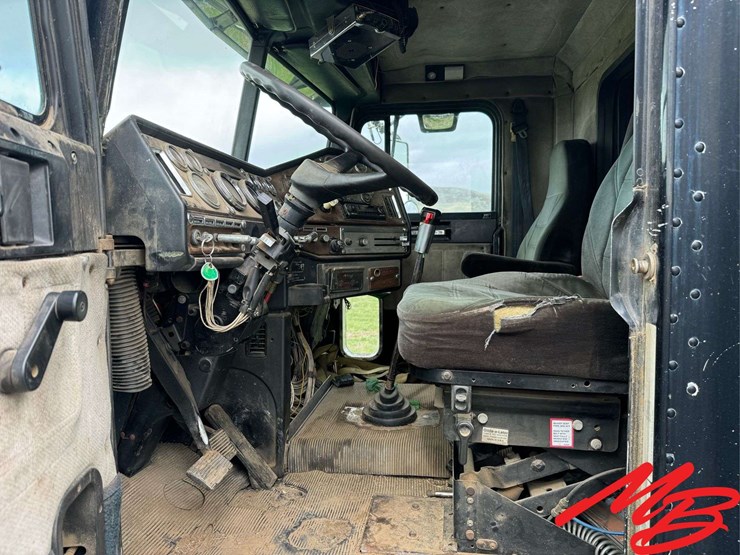 1990-freightliner-fld120-image-20