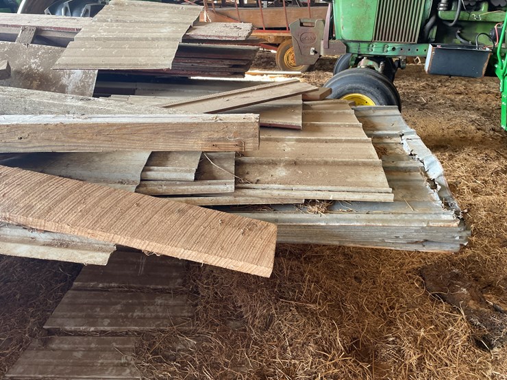 #6069-•-18'-flatbed-wagon-with-contents-image-16