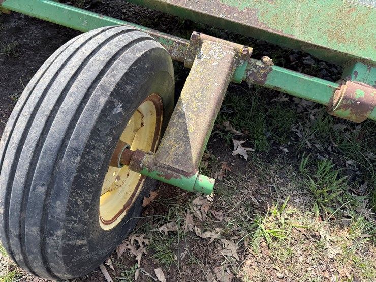john-deere-220-image-11