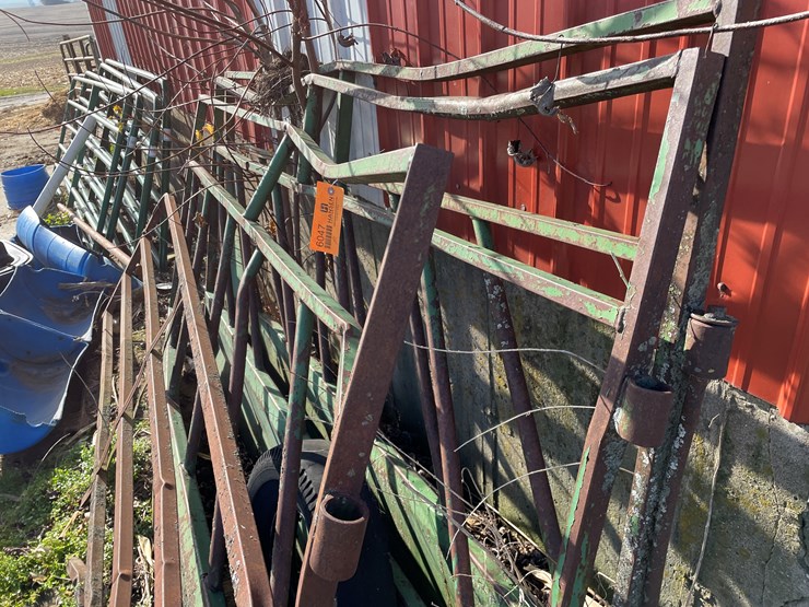 #6047-•-(3)-feeding-gates-image-12