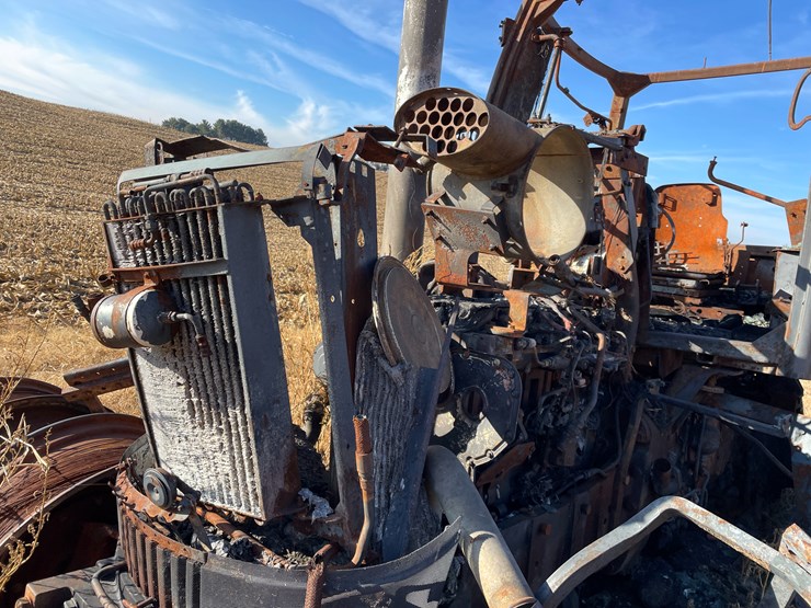 new-holland-t8030-image-22