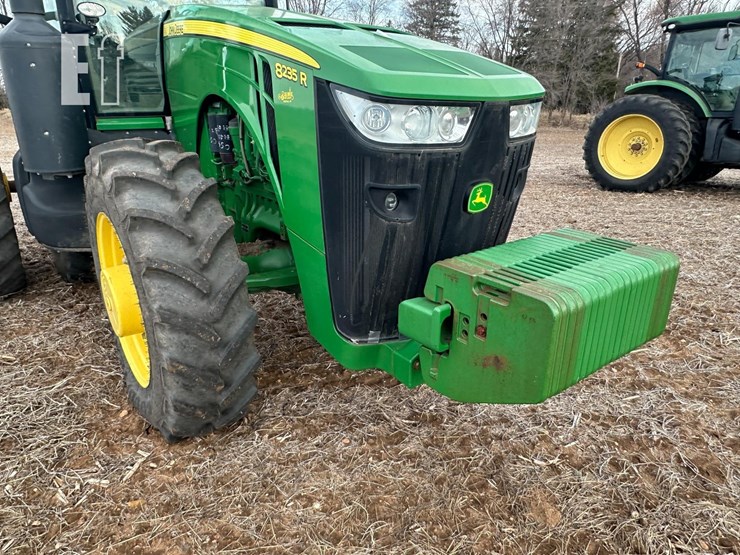 john-deere-8235r-image-9