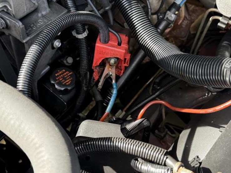 2001-chevrolet-suburban-image-18