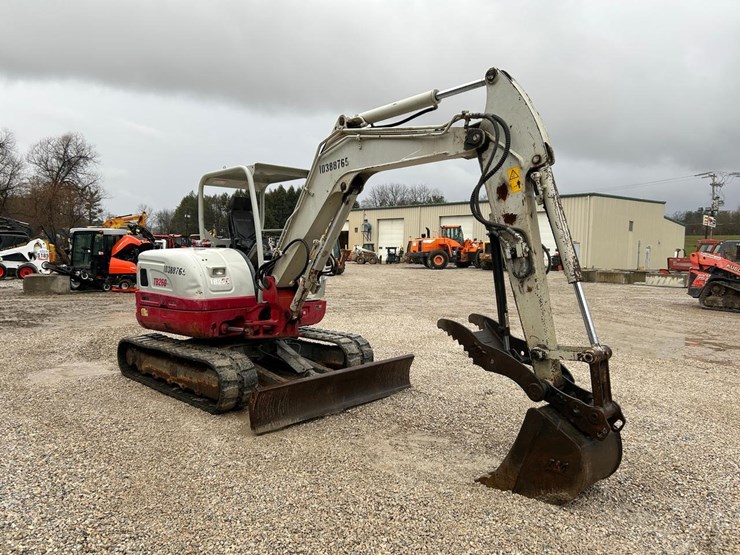 2015-takeuchi-tb260-image-6