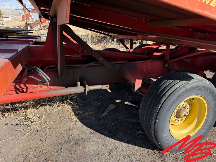 new-holland-1033-image-16