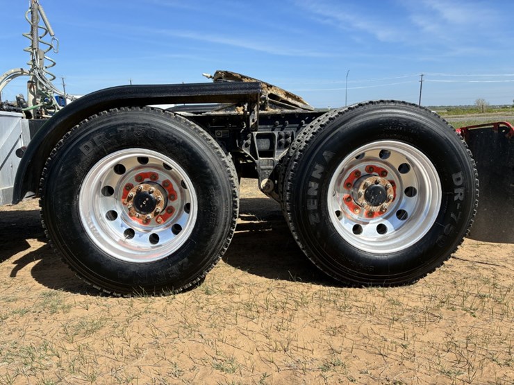 2019-kenworth-t880-image-11