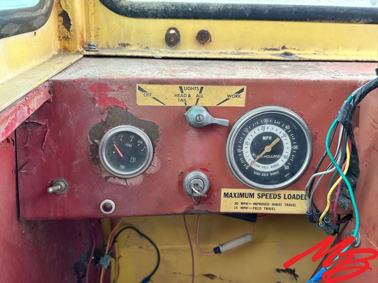 new-holland-1048-image-21