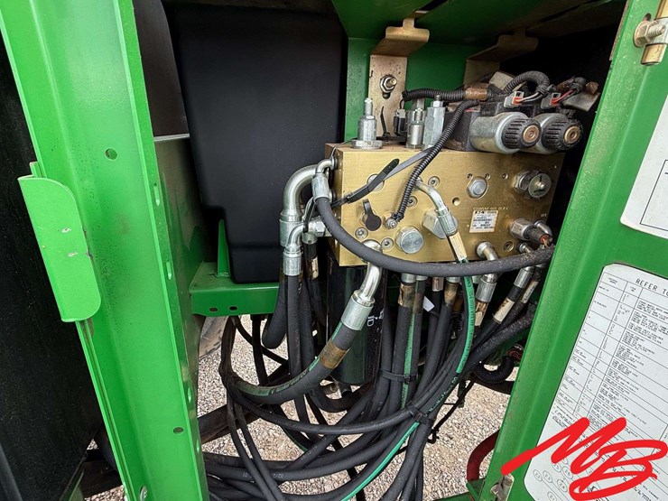 2011-john-deere-r450-image-18