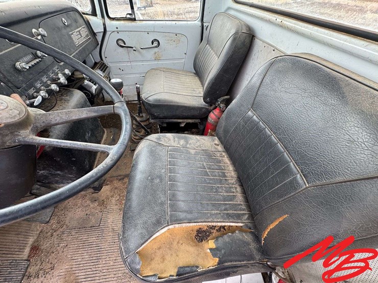 1977-international-1750-image-10