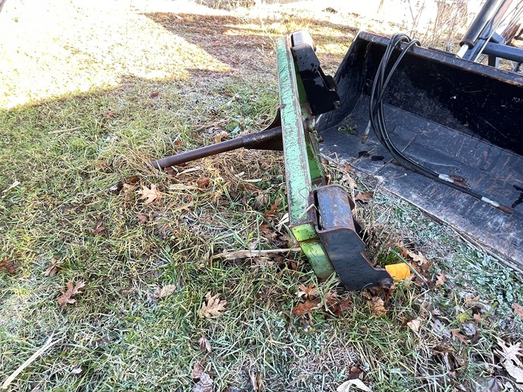 #6032-•-loader-mount-bale-spear-image-4