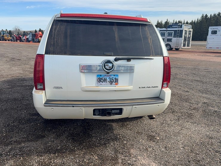 2008-cadillac-escalade-image-4