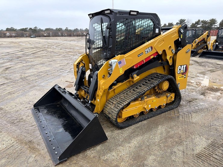 2025-caterpillar-255-image-2