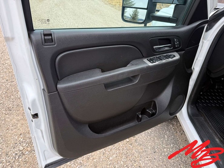 2014-chevrolet-silverado-2500-image-39