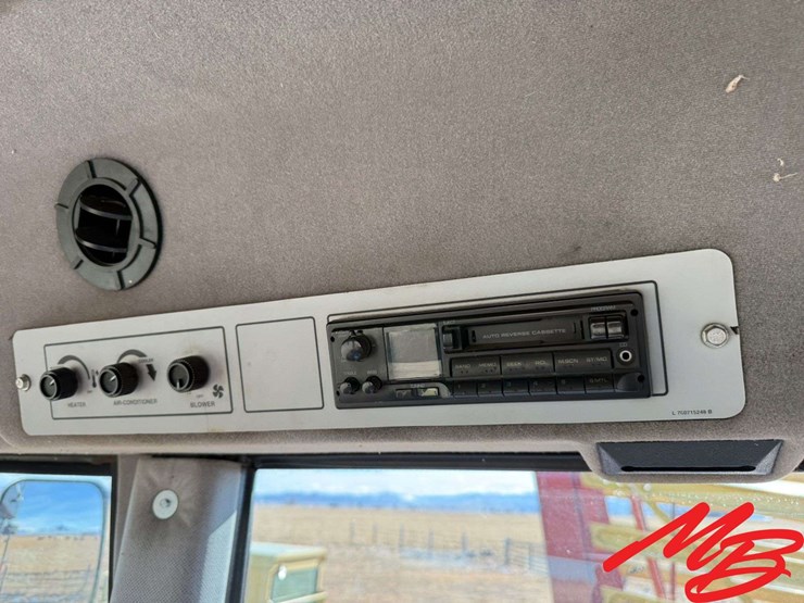 hesston-8450-image-23