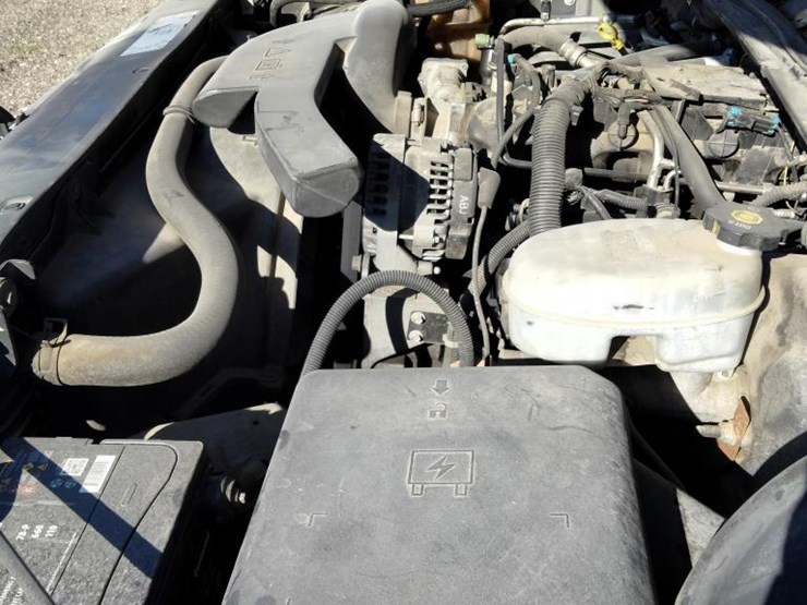 2003-chevrolet-suburban-image-18