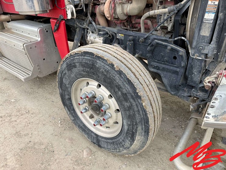 2013-peterbilt-388-image-12