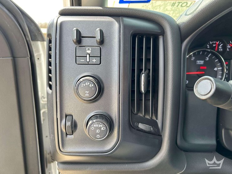 2022-chevrolet-silverado-6500hd-image-16