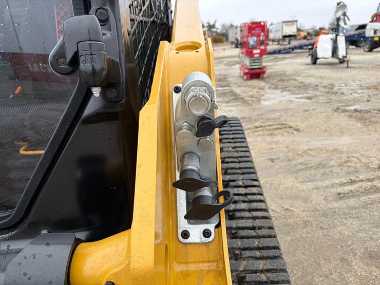 2025-caterpillar-255-image-11