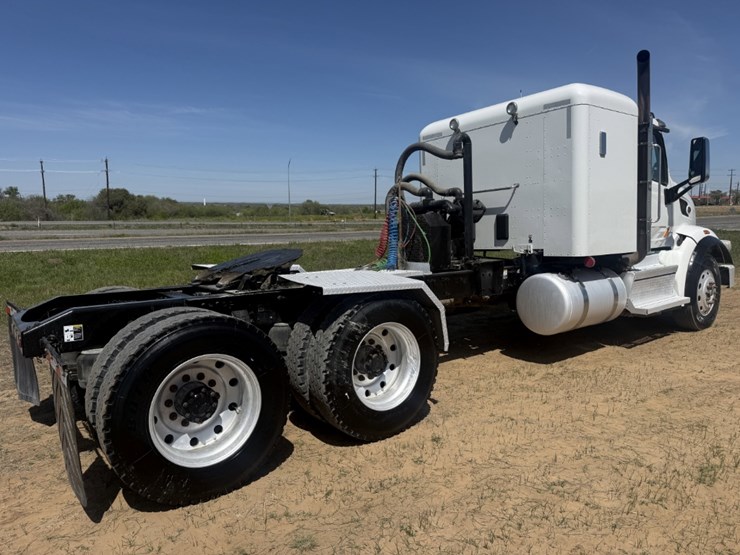 2018-peterbilt-567-image-5