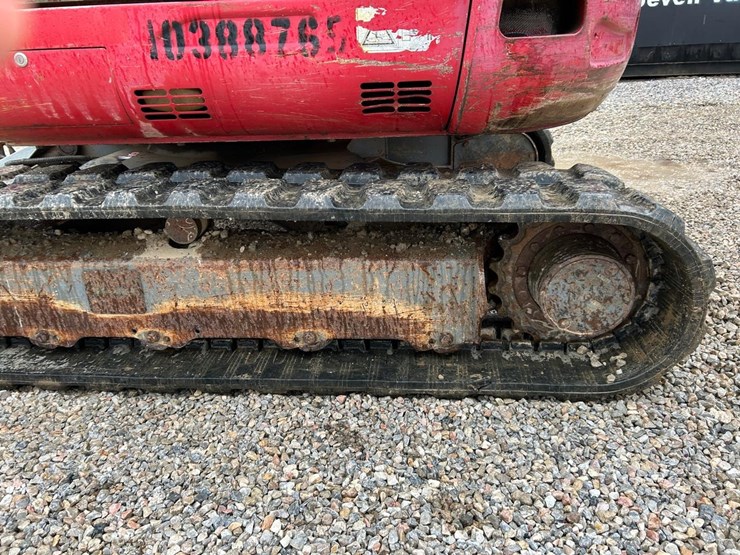 2015-takeuchi-tb260-image-18