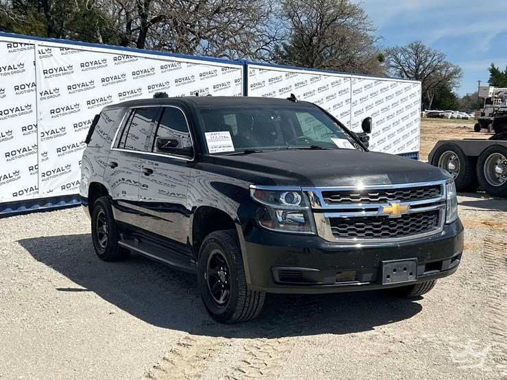 2017-chevrolet-tahoe-image-4