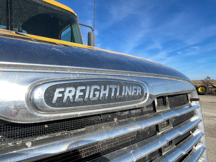 #6036-•-2009-freightliner-semi-(wi-title-in-delay)-image-13