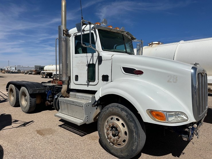 2012-peterbilt-386-image-3