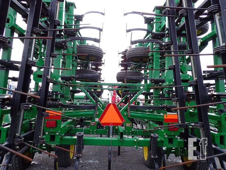 2013-john-deere-2310-image-10