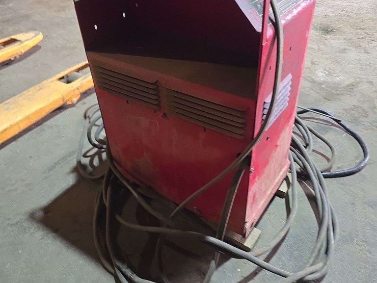 lincoln-225-arc-welder-image-3